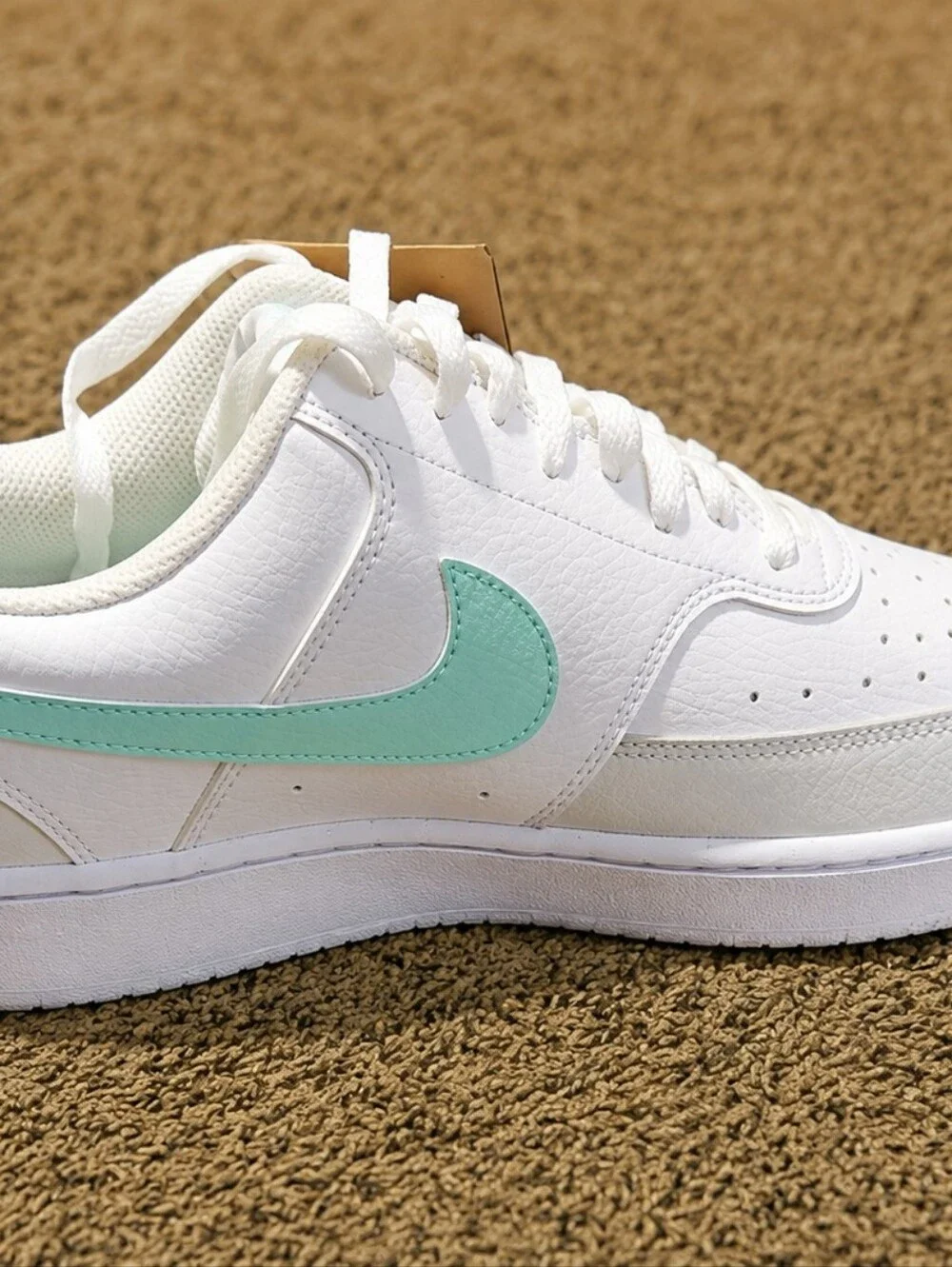 Nike sleek low